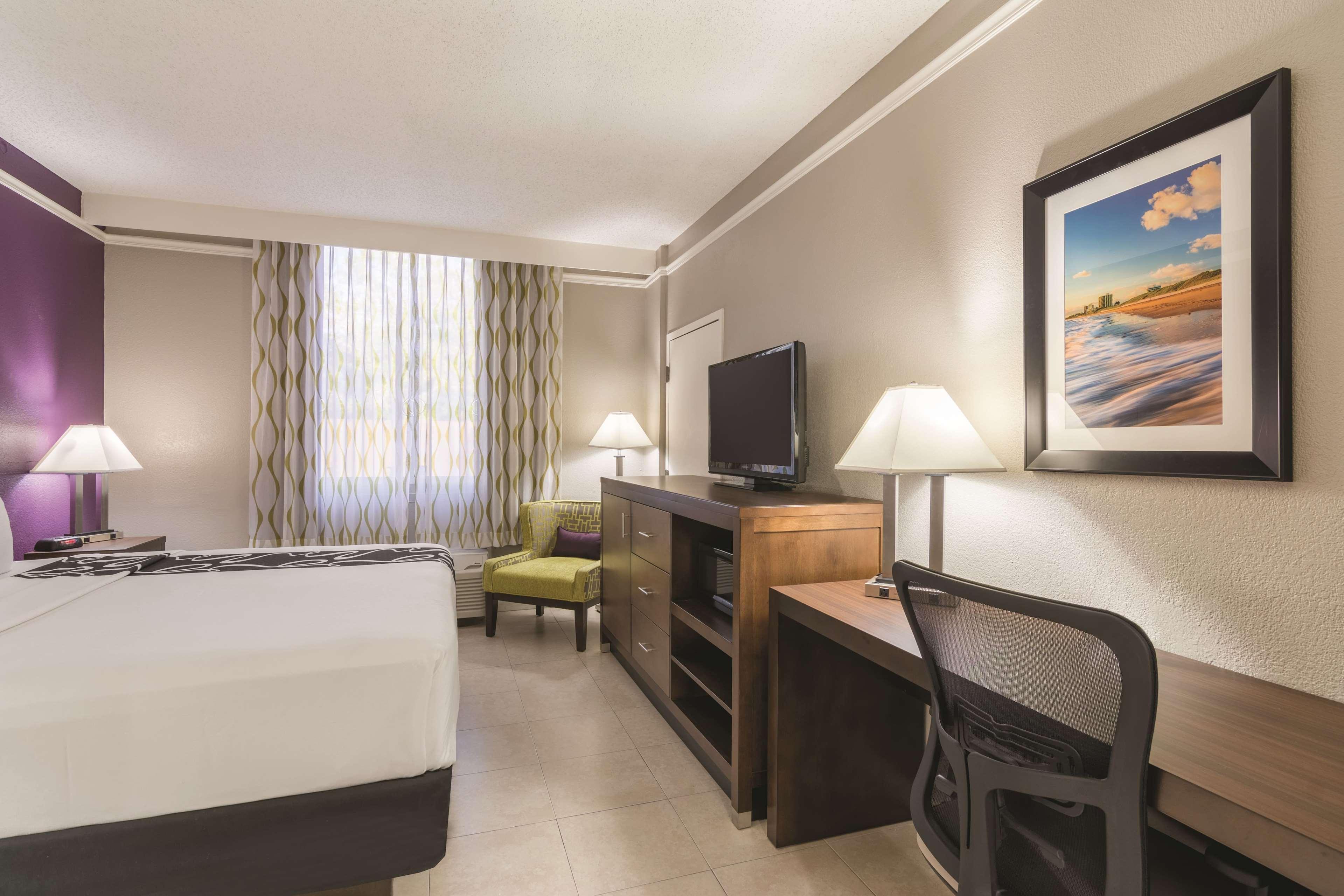 La Quinta Inn By Wyndham Jupiter Exterior photo