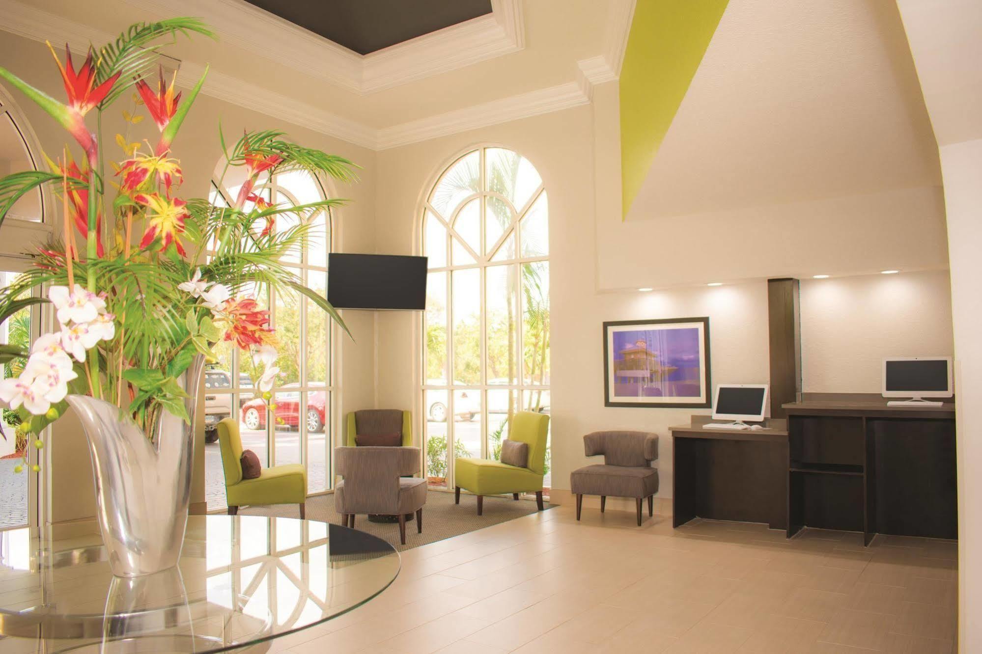 La Quinta Inn By Wyndham Jupiter Exterior photo