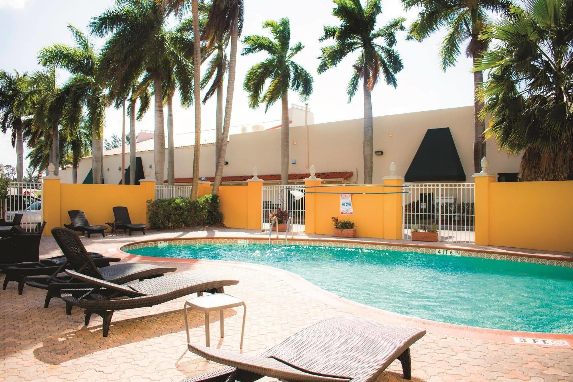 La Quinta Inn By Wyndham Jupiter Exterior photo